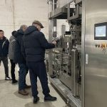 माध्यमिक बलिङ उपकरण निरीक्षण गर्न हाम्रो कम्पनी भ्रमण गर्न विदेशी ग्राहकहरूलाई न्यानो स्वागत छ